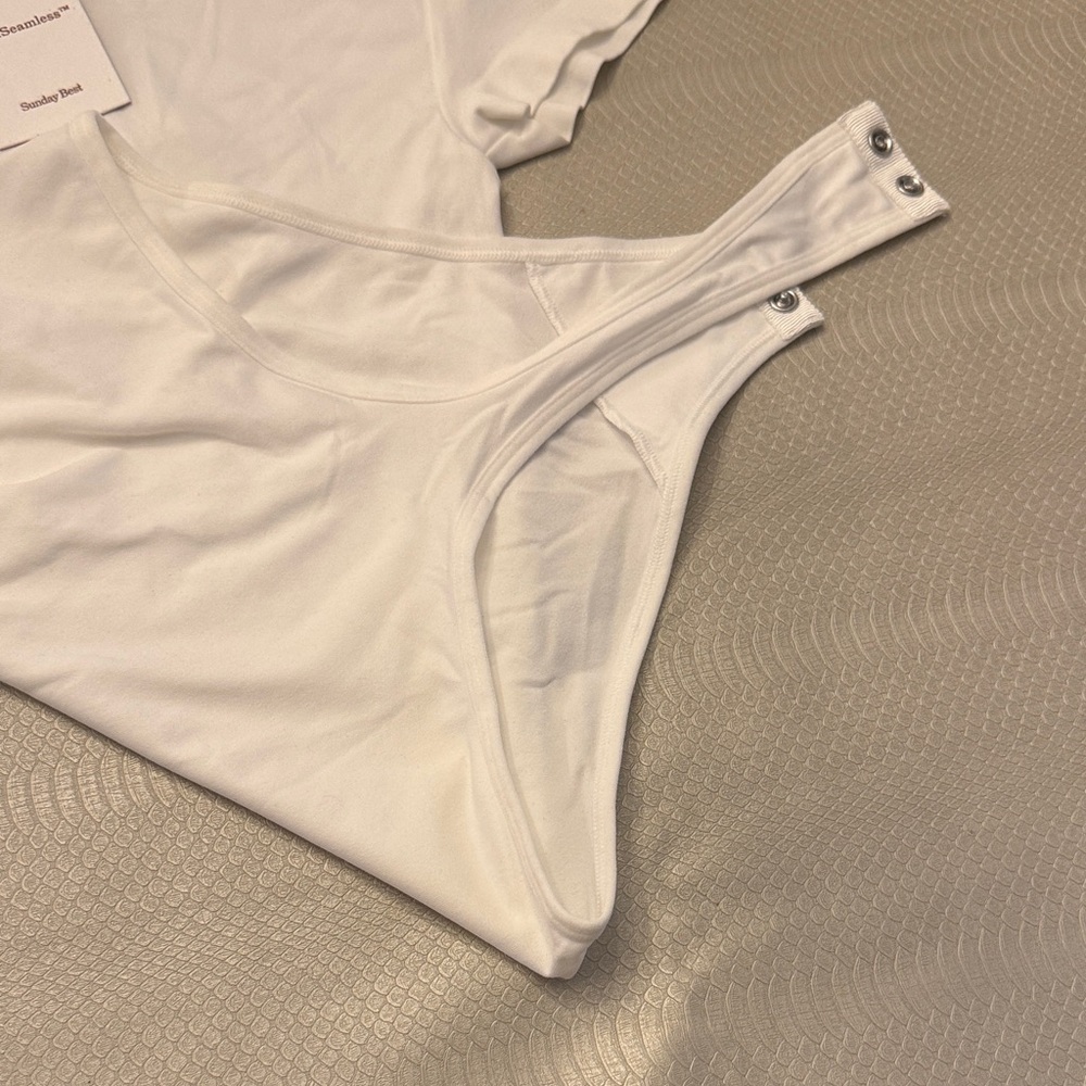 Aritzia White Short Sleeve bodysuit Tee - Picture 3 of 7